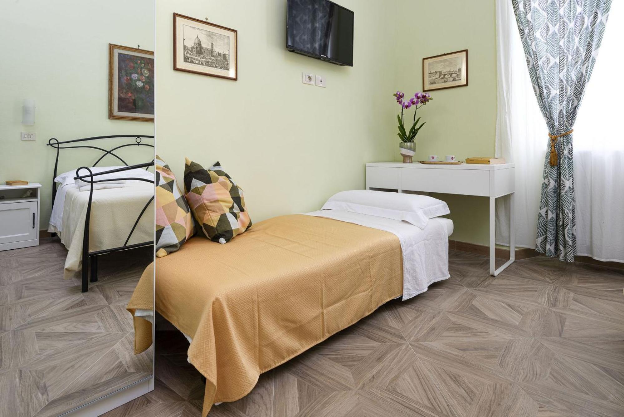 Cadorna Rooms In Firenze Bagian luar foto