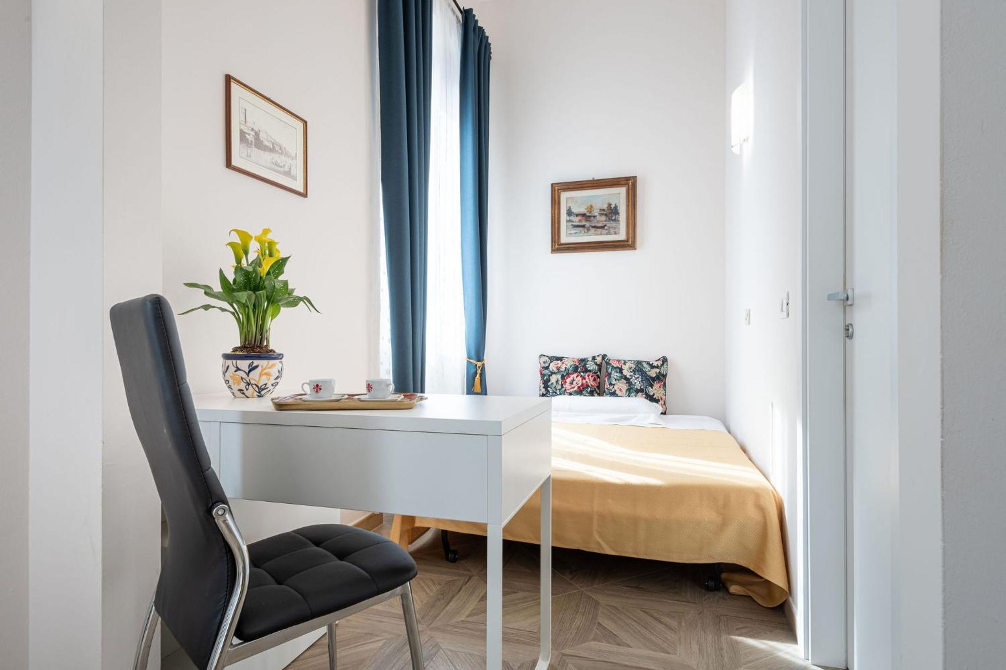 Cadorna Rooms In Firenze Bagian luar foto