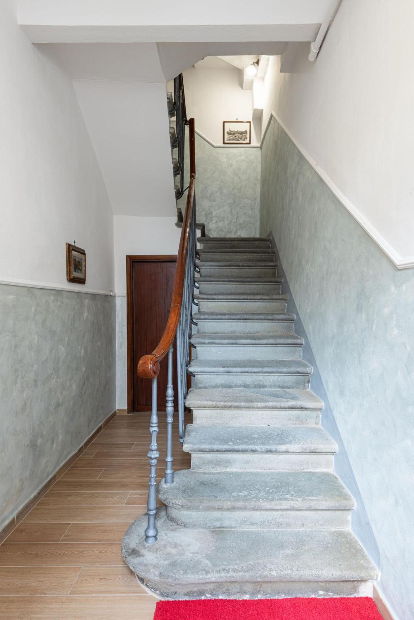 Cadorna Rooms In Firenze Bagian luar foto